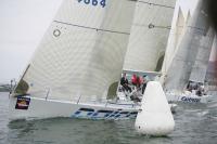 El barco portugués de Carlos Mendonça, "Xplosion" galopa sobre la Costa de la Vela en el Trofeo REPSOL